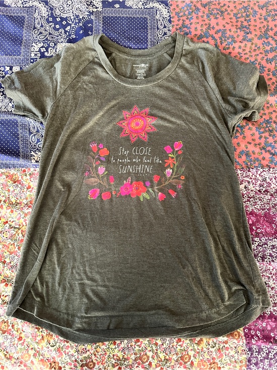 NATURAL LIFE Tops - NATURAL LIFE Gray Short Sleeve Tee with Pink Floral Sunshine Graphic